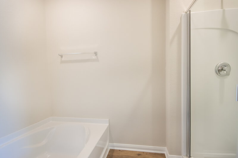 1,900/Mo, 15558 Caramel Springs Dr Conroe, TX 77303 Main Bathroom View