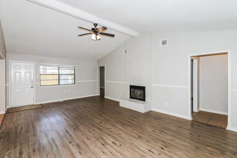 1,665/Mo, 4931 Fitzwater Dr Spring, TX 77373 Living Room View 2