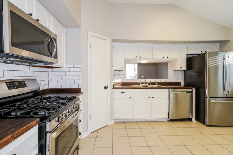 1,640/Mo, 22714 Timber Dust Cir Spring, TX 77373 Kitchen View