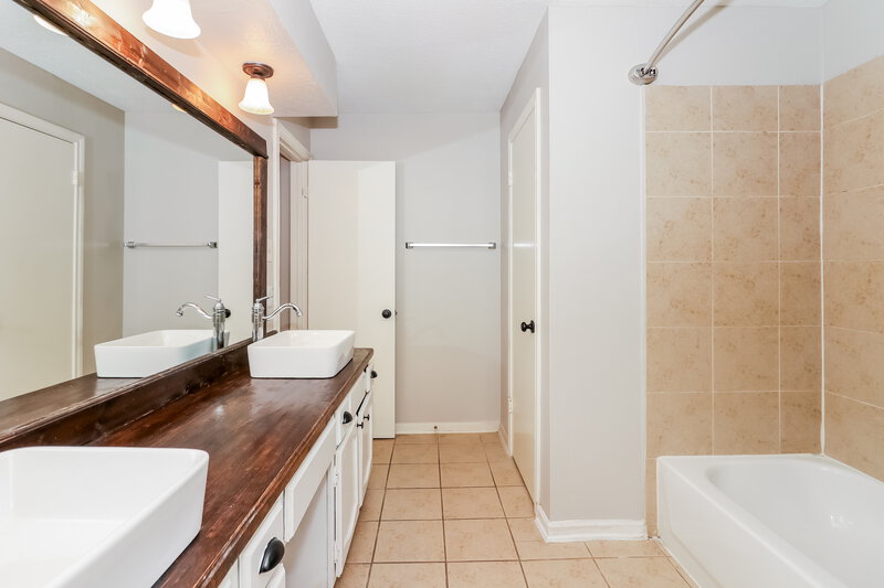 1,640/Mo, 22714 Timber Dust Cir Spring, TX 77373 Main Bathroom View 2