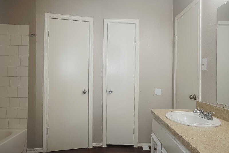 1,970/Mo, 3114 Timberlark Dr Kingwood, TX 77339 Bathroom View 2