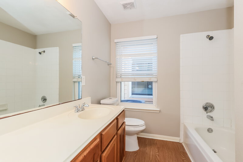 1,665/Mo, 12231 Innisfall Cir Tomball, TX 77377 Main Bathroom View