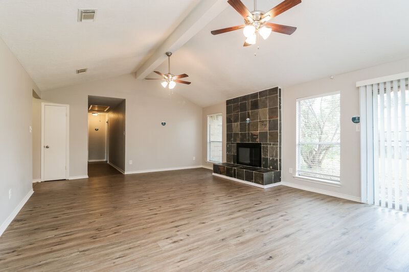 1,995/Mo, 9418 Cedar Point Cir Houston, TX 77070 Living Room View