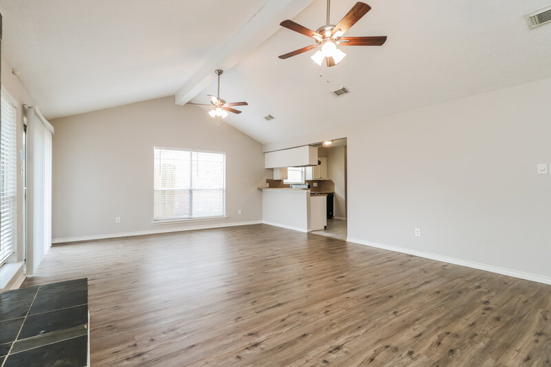 1,995/Mo, 9418 Cedar Point Cir Houston, TX 77070 Living Room View 3