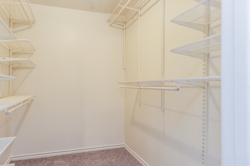1,995/Mo, 9418 Cedar Point Cir Houston, TX 77070 Walk In Closet View