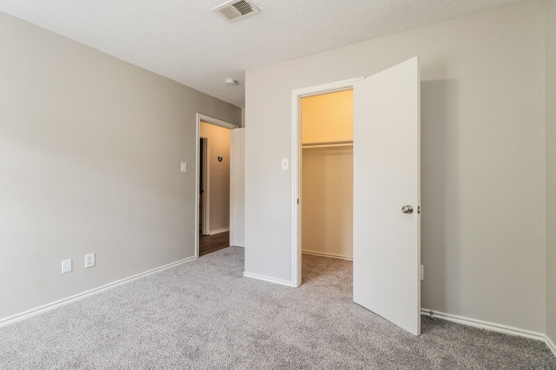1,995/Mo, 9418 Cedar Point Cir Houston, TX 77070 Bedroom View