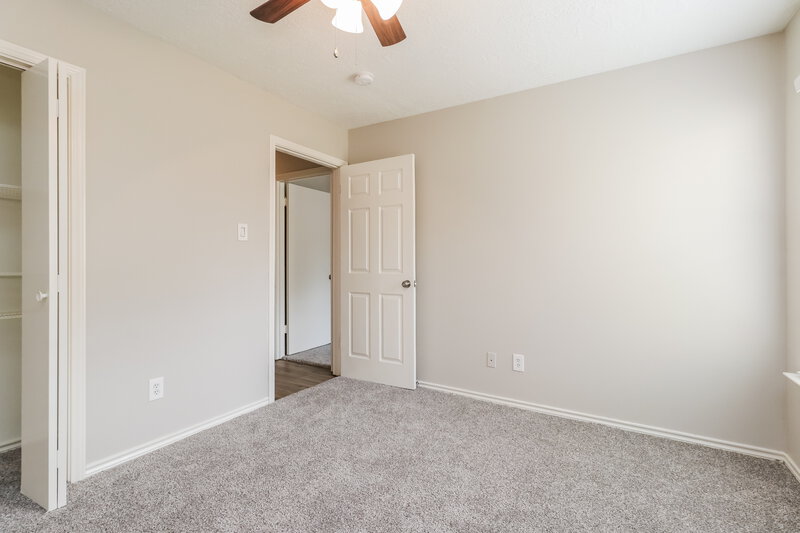 1,995/Mo, 9418 Cedar Point Cir Houston, TX 77070 Bedroom View 2