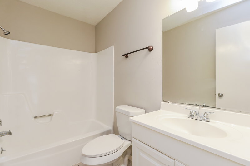1,995/Mo, 9418 Cedar Point Cir Houston, TX 77070 Bathroom View