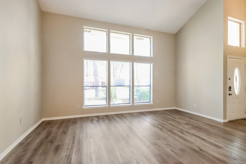 2,105/Mo, 17331 Glenhew Rd Humble, TX 77396 Sitting Room View