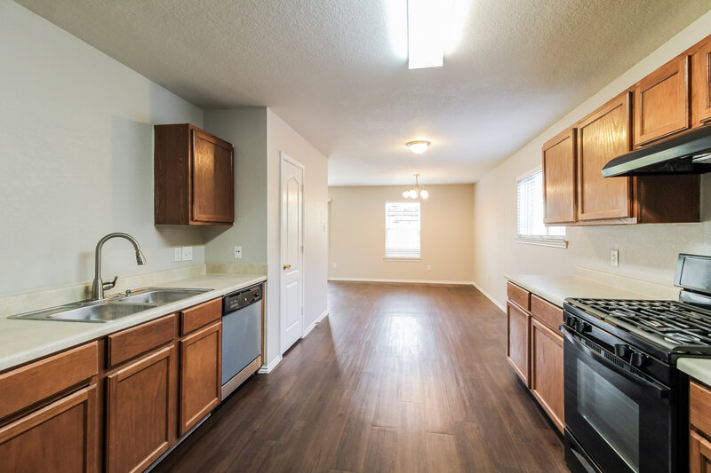 2,280/Mo, 12451 Sterlingstone Dr Houston, TX 77066 Kitchen View