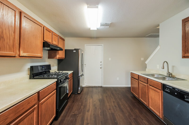 2,280/Mo, 12451 Sterlingstone Dr Houston, TX 77066 Kitchen View 2