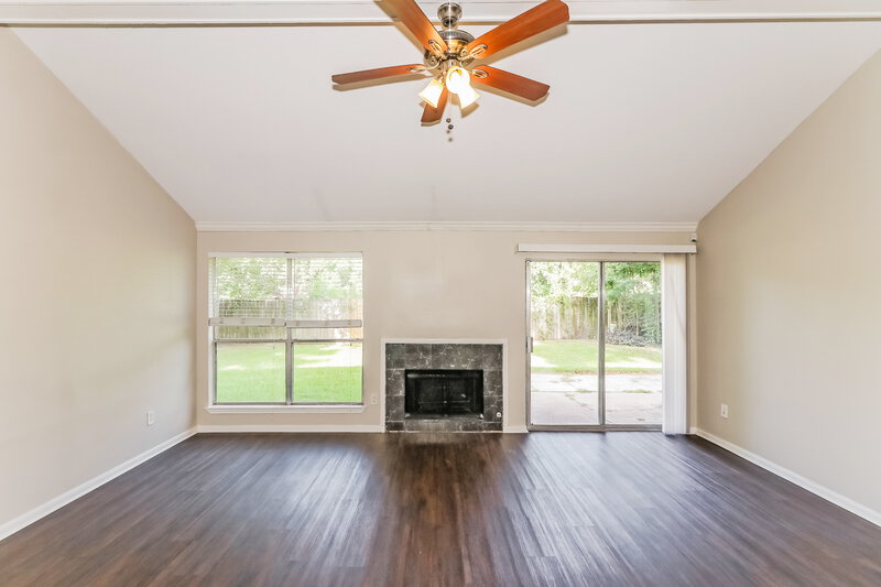 1,720/Mo, 5410 Village Springs Dr Kingwood, TX 77339 Living Room View