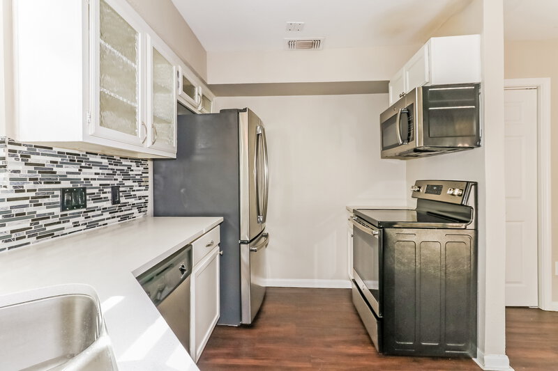 1,720/Mo, 5410 Village Springs Dr Kingwood, TX 77339 Kitchen View 2