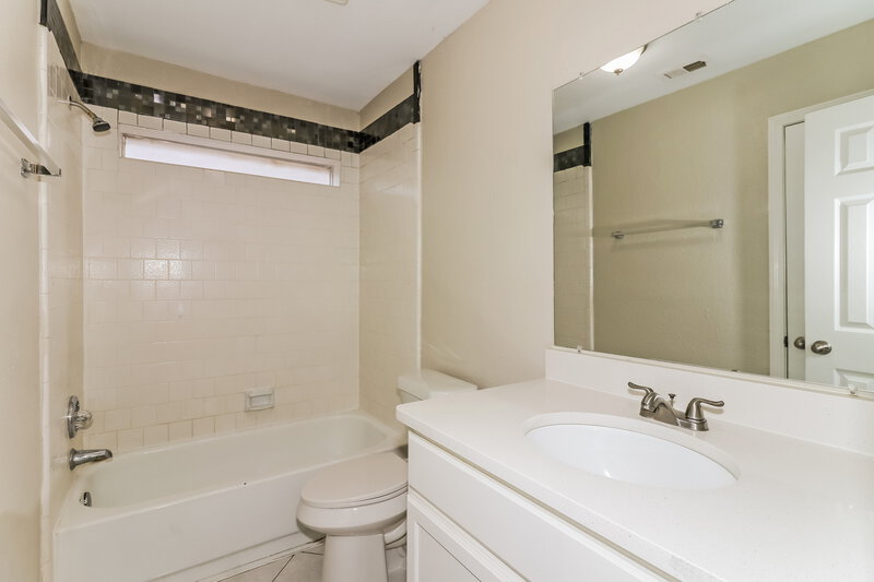 1,720/Mo, 5410 Village Springs Dr Kingwood, TX 77339 Bathroom View