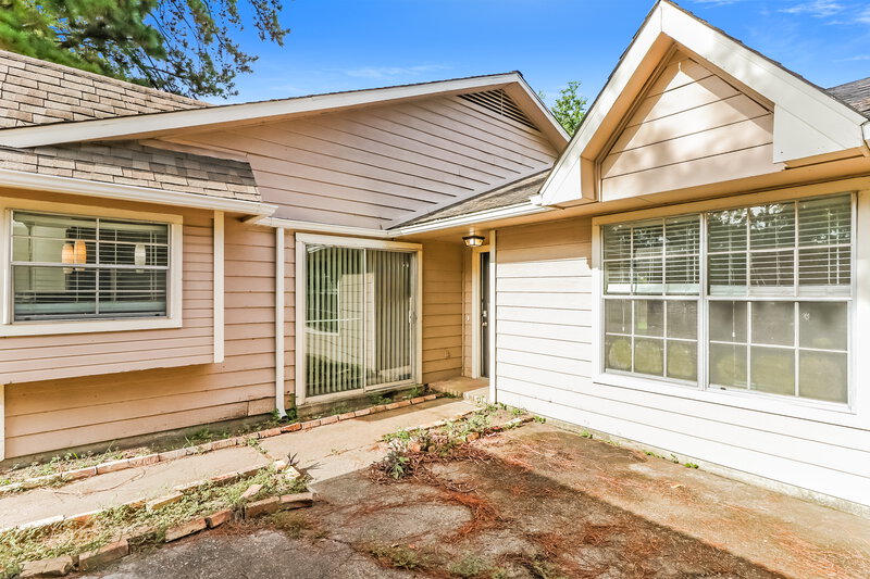 1,720/Mo, 5410 Village Springs Dr Kingwood, TX 77339 Rear View