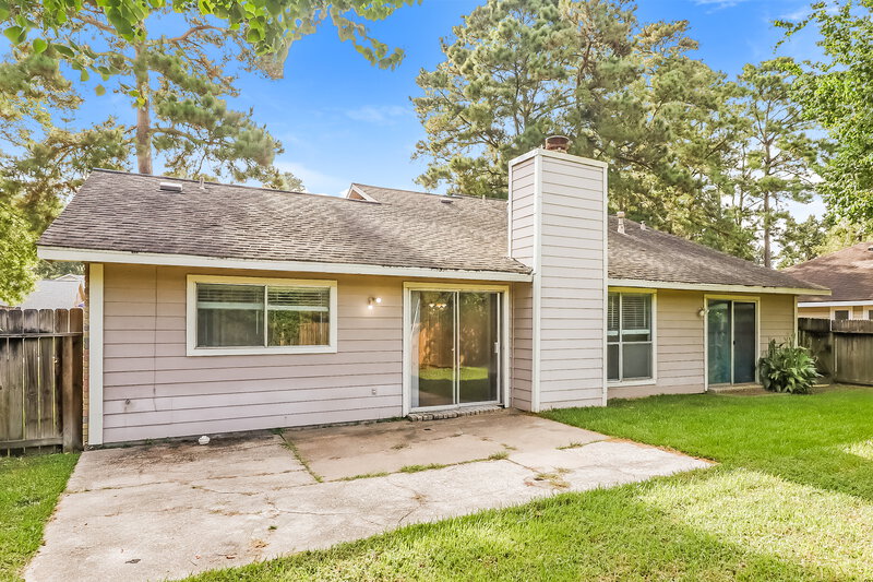 1,720/Mo, 5410 Village Springs Dr Kingwood, TX 77339 Rear View 2