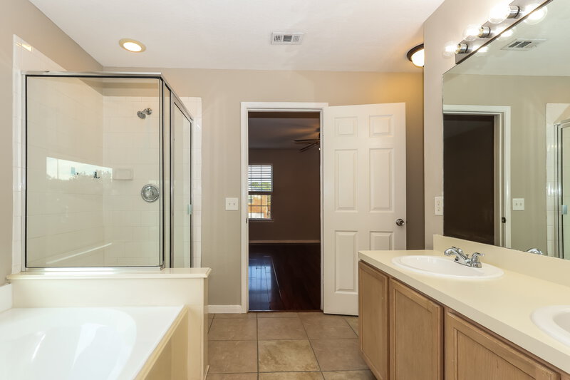 1,795/Mo, 19119 Royal Isle Dr Tomball, TX 77375 Main Bathroom View 2