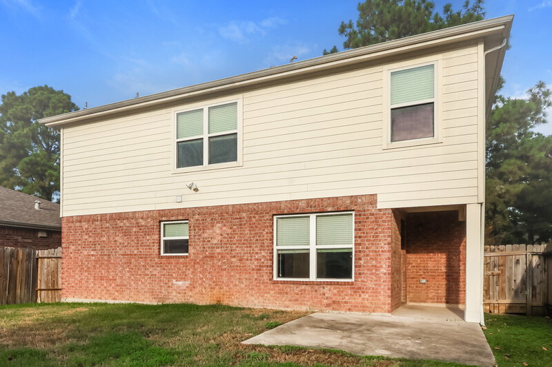 1,795/Mo, 19119 Royal Isle Dr Tomball, TX 77375 Rear View
