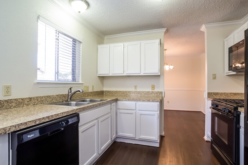 2,150/Mo, 5635 Fawn Trail Ln Humble, TX 77346 Kitchen View