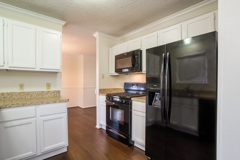 2,150/Mo, 5635 Fawn Trail Ln Humble, TX 77346 Kitchen View 2