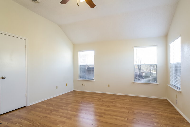 2,150/Mo, 5635 Fawn Trail Ln Humble, TX 77346 Master Bedroom View 2