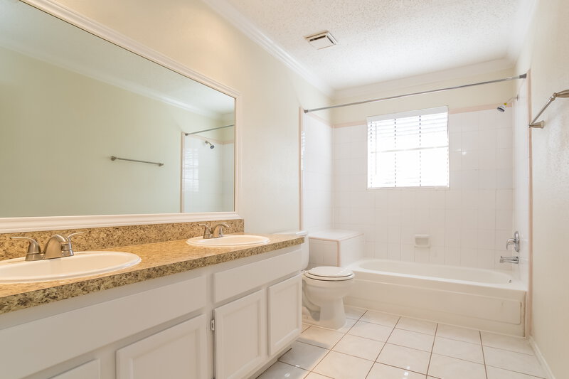 2,150/Mo, 5635 Fawn Trail Ln Humble, TX 77346 Bathroom View