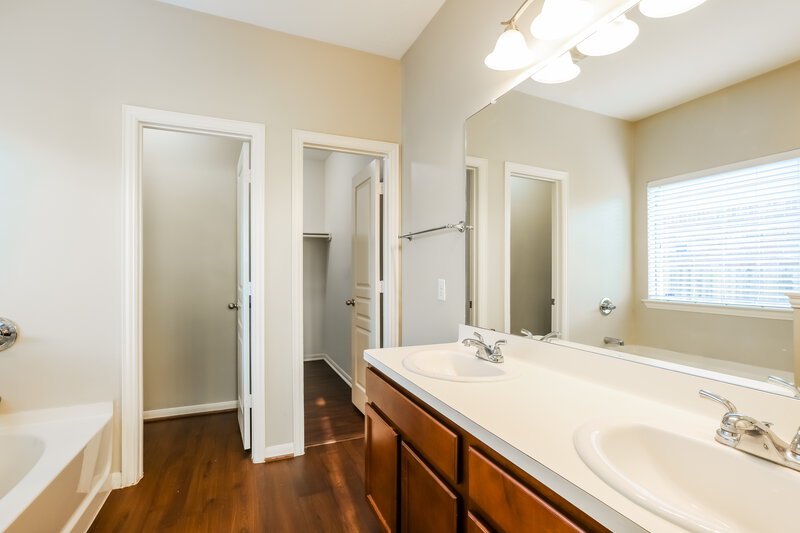 2,275/Mo, 24642 Sandusky Dr Tomball, TX 77375 Main Bathroom View