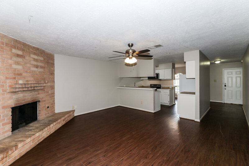 1,750/Mo, 6527 La Violetta Dr Houston, TX 77083 Living Room View 2