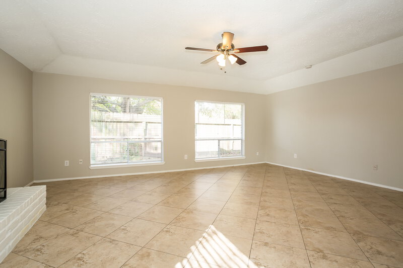 2,035/Mo, 16331 Silver Sky Ln Houston, TX 77095 Living Roomlarge View 3