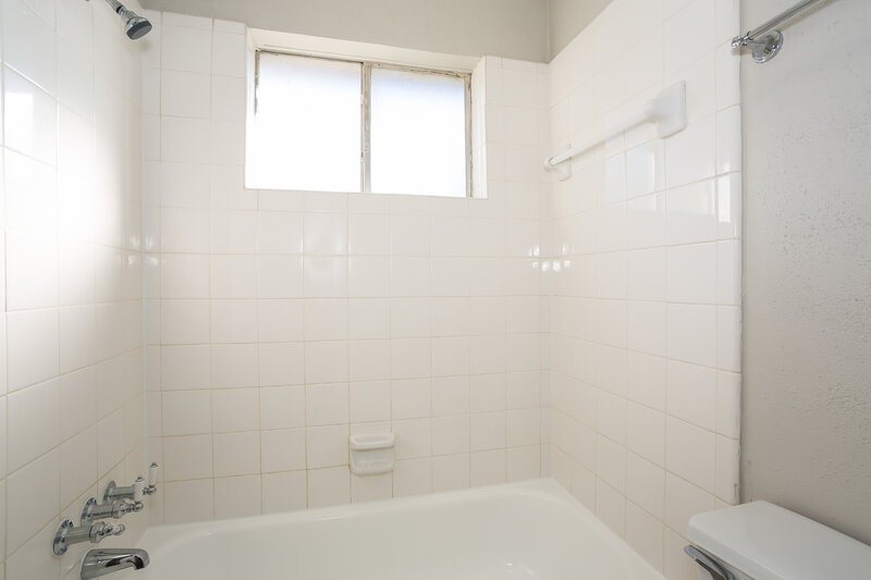 2,035/Mo, 16331 Silver Sky Ln Houston, TX 77095 Master Bathroomlarge View