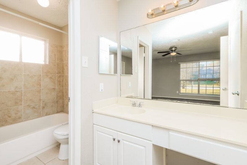 1,880/Mo, 4831 Owens Creek Ln Spring, TX 77388 Main Bathroom View