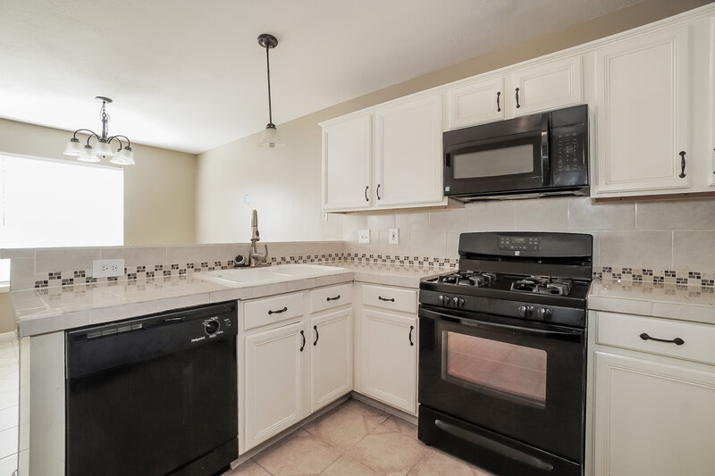 1,800/Mo, 12247 Westlock Dr Tomball, TX 77377 Kitchen View 2