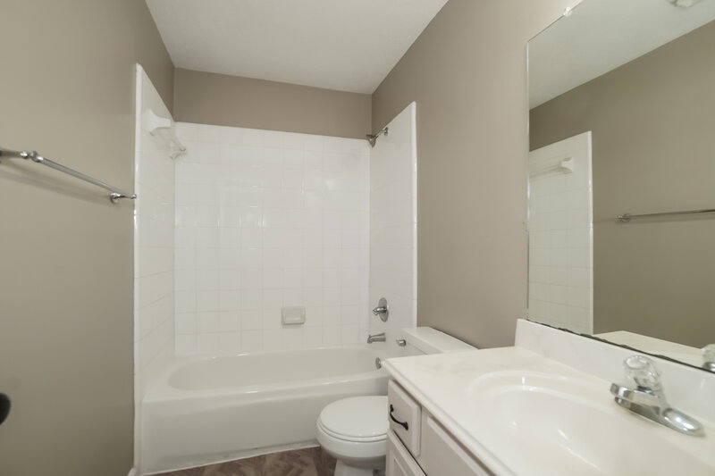 1,800/Mo, 12247 Westlock Dr Tomball, TX 77377 Bathroom View