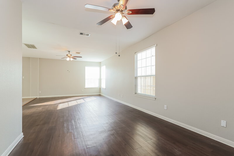 1,900/Mo, 9831 W Jennifer Way Dr Houston, TX 77075 Living Room View