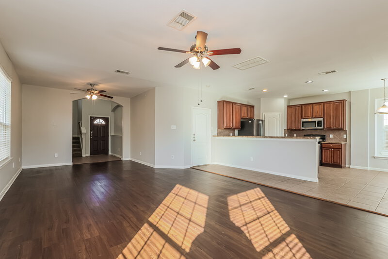 1,900/Mo, 9831 W Jennifer Way Dr Houston, TX 77075 Living Room View 3