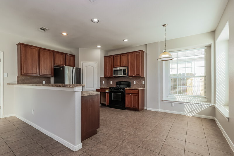 1,900/Mo, 9831 W Jennifer Way Dr Houston, TX 77075 Kitchen View