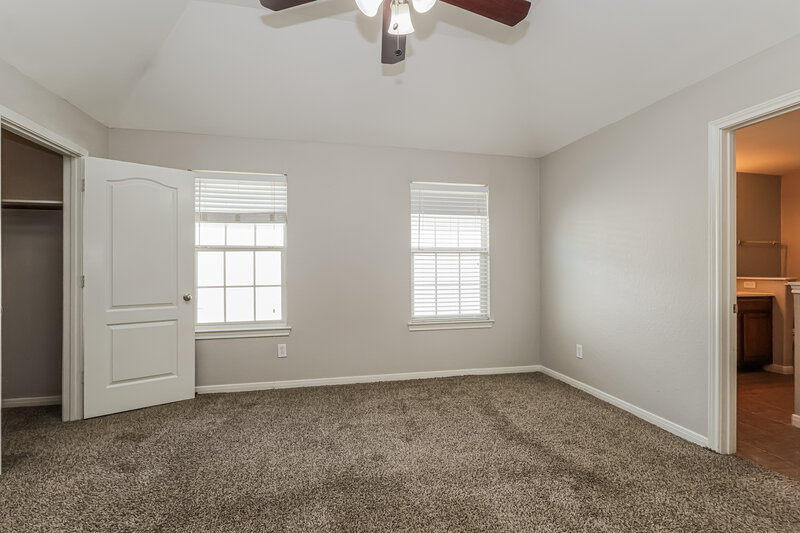 1,900/Mo, 9831 W Jennifer Way Dr Houston, TX 77075 Main Bedroom View