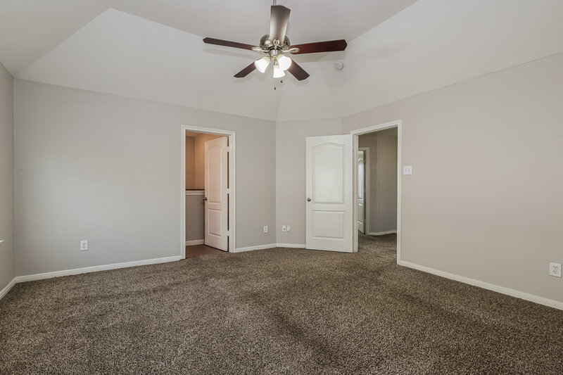 1,900/Mo, 9831 W Jennifer Way Dr Houston, TX 77075 Main Bedroom View 2