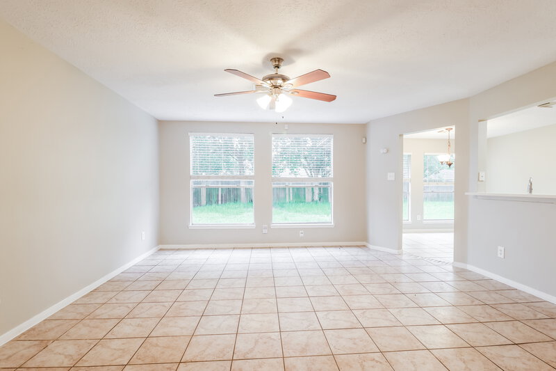 2,050/Mo, 18415 Willow Moss Dr Katy, TX 77449 Living Room View 2