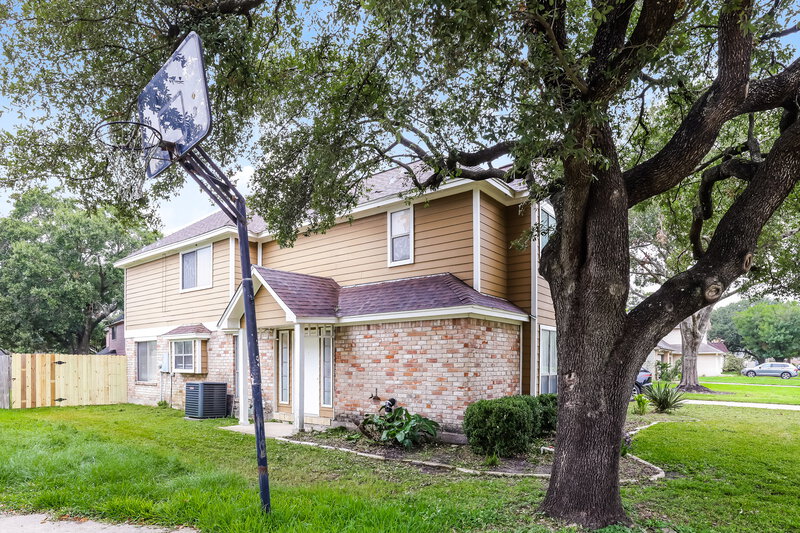 1,940/Mo, 9811 Churchill Way Dr Houston, TX 77065 Front View