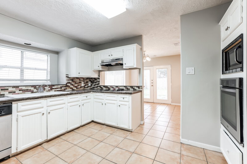 1,940/Mo, 9811 Churchill Way Dr Houston, TX 77065 Kitchen View