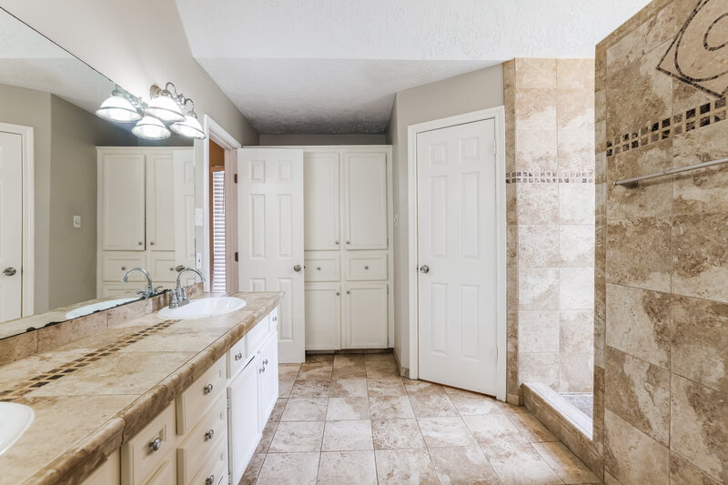 1,940/Mo, 9811 Churchill Way Dr Houston, TX 77065 Main Bathroom View 2