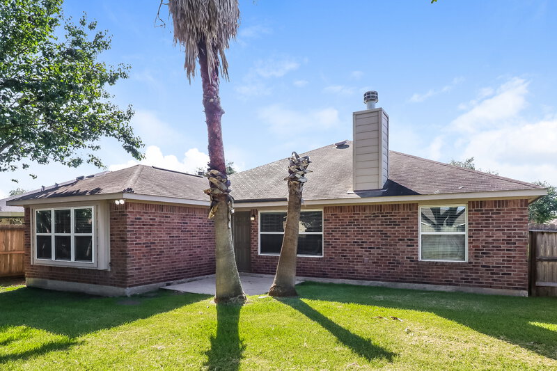 2,595/Mo, 2017 Sandy Bank Ln Pearland, TX 77581 Rear View