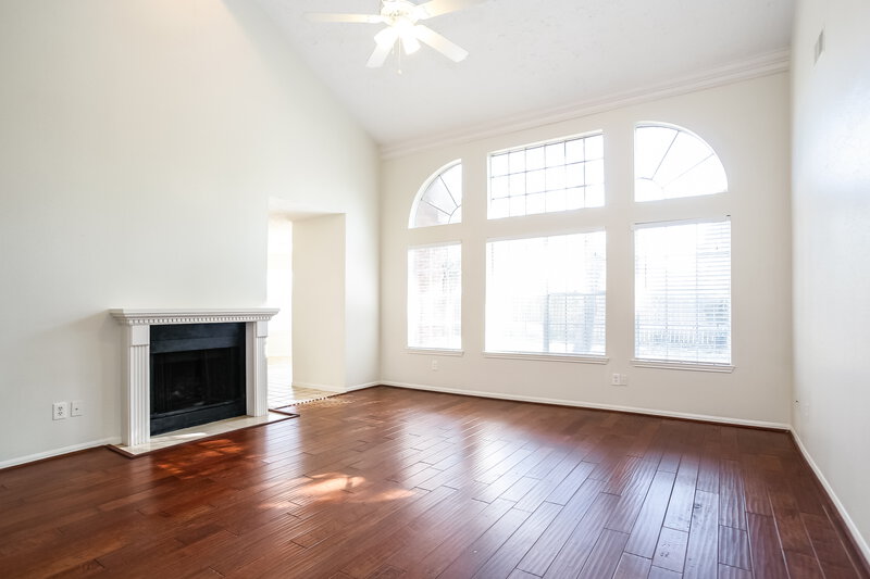 2,240/Mo, 5502 Village Springs Dr Kingwood, TX 77339 Family Room View