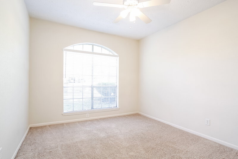 2,240/Mo, 5502 Village Springs Dr Kingwood, TX 77339 Bedroom View
