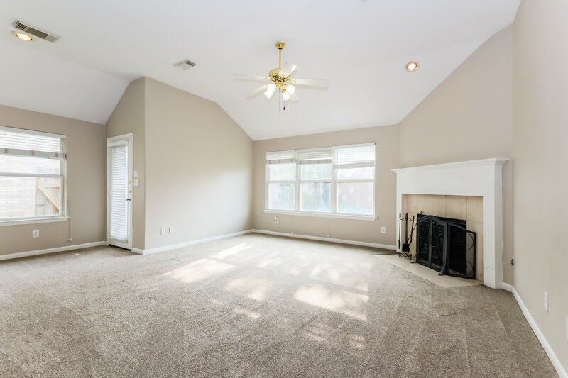 2,065/Mo, 12534 Blinnwood Ln Houston, TX 77070 Living Room View 2
