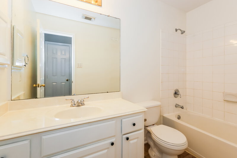 2,065/Mo, 12534 Blinnwood Ln Houston, TX 77070 Bathroom View