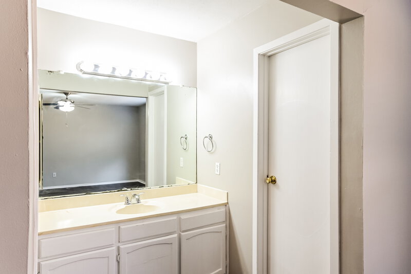 1,490/Mo, 2703 Wood River Dr Spring, TX 77373 Main Bathroom View 2