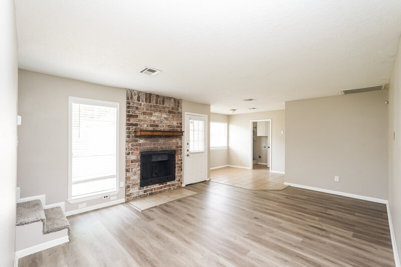 1,990/Mo, 14031 Crosshaven Dr Houston, TX 77015 Living Room View 2