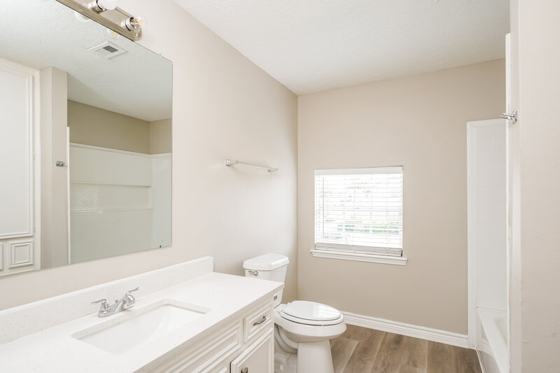 1,990/Mo, 14031 Crosshaven Dr Houston, TX 77015 Bathroom View